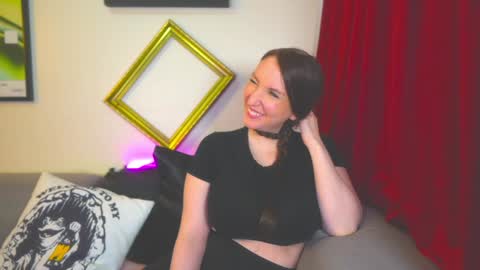 Vivian  Clark online show from November 23, 2025, 3:01 pm