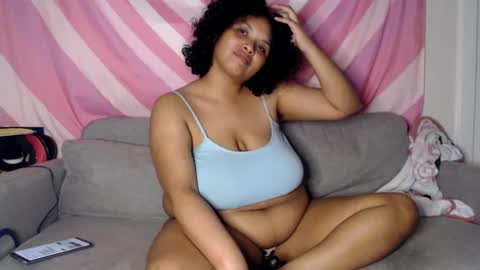 Snapshot of tasteekitty chatting on January 16, 2025, 6:03 am Tastee Kitty online show from January 16, 2025, 6:03 am