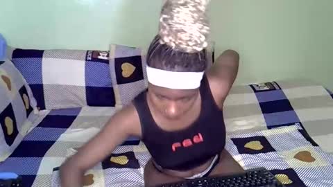 Snapshot of tastie_t chatting on February 22, 2026, 12:04 pm tastie_t online show from February 22, 2026, 12:04 pm