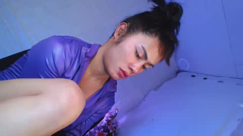 Vannesa online show from March 3, 2025, 5:20 am