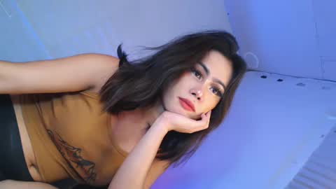 Vannesa online show from March 4, 2025, 3:44 am