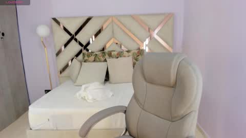 Tati Saldarriaga online show from November 15, 2025, 7:54 pm