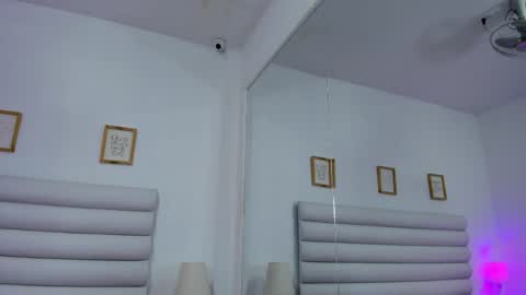 tatiana_arboleda online show from September 19, 2025, 3:08 am