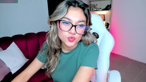 tatiana_mendoza online show from October 15, 2025, 2:44 am