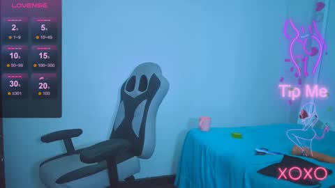 Snapshot of tatis_blux chatting on February 25, 2025, 8:30 pm Tatiana online show from February 25, 2025, 8:30 pm