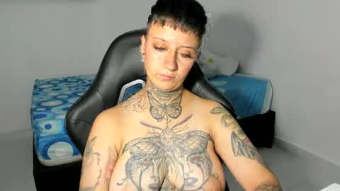Snapshot of tatoo_girl chatting on February 17, 2025, 7:21 pm jess online show from February 17, 2025, 7:21 pm