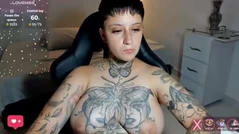 Snapshot of tatoo_girl chatting on October 15, 2025, 7:36 pm jess online show from October 15, 2025, 7:36 pm