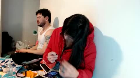 tatto_smoke_couple online show from May 6, 2026, 7:02 am