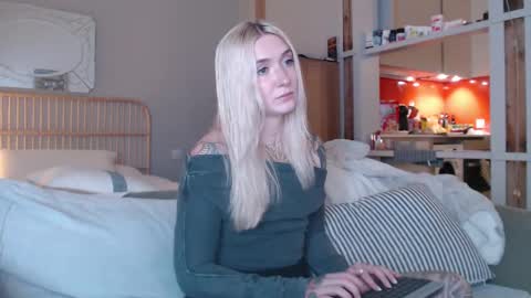 tattoobbgirl online show from March 6, 2025, 5:11 pm