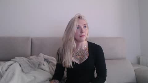 Snapshot of tattoobbgirl chatting on September 30, 2025, 11:37 am tattoobbgirl online show from September 30, 2025, 11:37 am