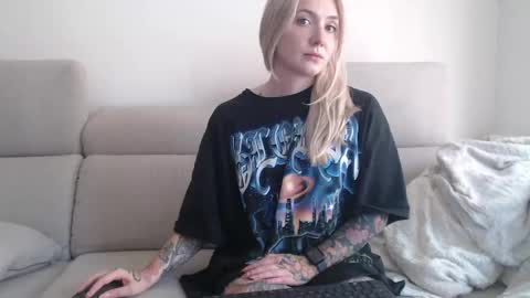 Snapshot of tattoobbgirl chatting on October 10, 2025, 3:22 pm tattoobbgirl online show from October 10, 2025, 3:22 pm
