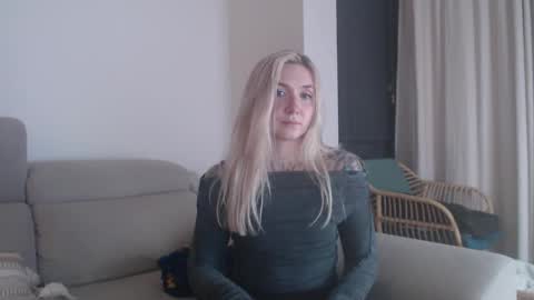 tattoobbgirl online show from November 19, 2025, 6:08 pm