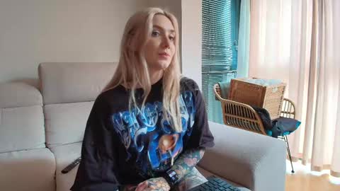 tattoobbgirl online show from April 11, 2026, 1:26 pm