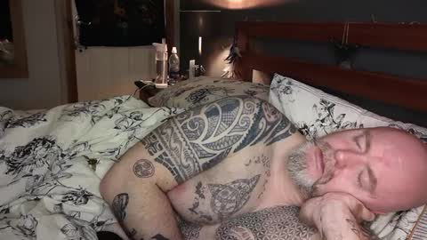 Tattooeddilf 01 online show from December 8, 2024, 5:39 am