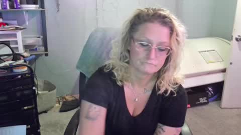 Snapshot of tattooeddirtyteacher chatting on February 2, 2025, 5:15 pm Lisa Lovely online show from February 2, 2025, 5:15 pm