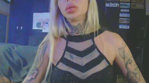 tatuada_safada online show from September 23, 2025, 4:04 am