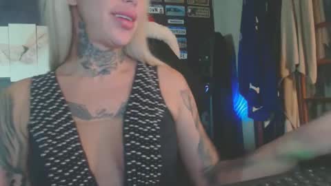 tatuada_safada online show from November 26, 2025, 2:34 am