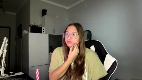 Mia online show from February 8, 2026, 3:59 pm