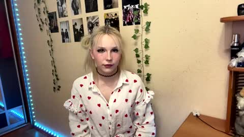 Lily online show from March 15, 2026, 6:36 pm