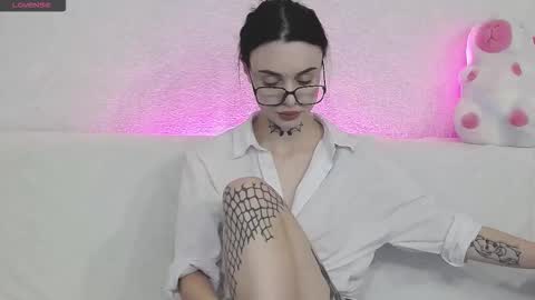 Taya online show from November 15, 2025, 6:04 pm