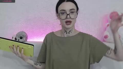 Taya online show from November 17, 2025, 5:08 pm