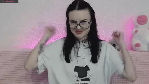 Taya online show from November 28, 2025, 5:04 pm