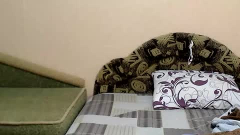 Taya online show from November 15, 2025, 5:53 pm