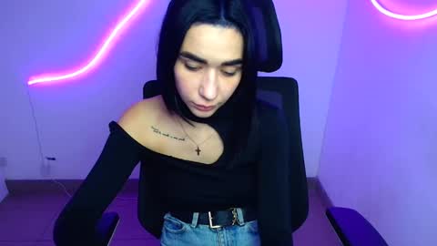 Tayla online show from October 3, 2025, 6:27 pm