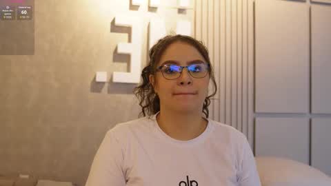 Teylor  Kim online show from September 13, 2025, 12:49 pm