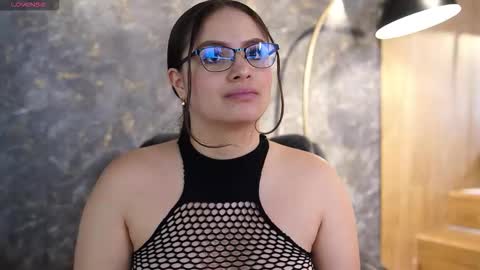 Teylor  Kim online show from October 25, 2025, 6:57 pm