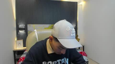 TAYLER online show from December 19, 2025, 3:24 am