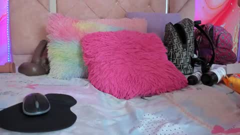 Sarah  online show from September 8, 2025, 6:40 pm