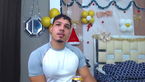 taylor_collins_2 online show from November 18, 2025, 10:25 pm