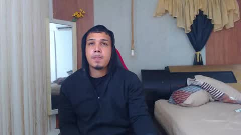 taylor_collins_2 online show from May 12, 2026, 8:22 am