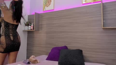 taylor_colores online show from September 20, 2025, 12:17 pm