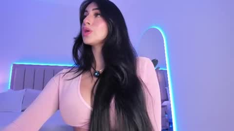 Snapshot of taylor_jonnees chatting on June 10, 2026, 7:46 pm Taylor Help me to get 100 thumbs up online show from June 10, 2026, 7:46 pm