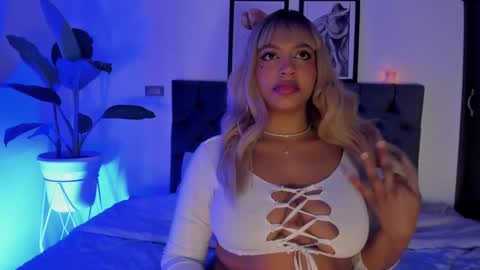 Taylor  online show from November 12, 2025, 3:29 am