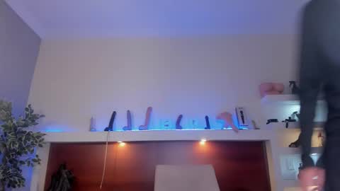 Taylor online show from October 4, 2025, 5:44 pm