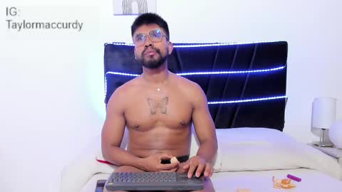 taylormaccurdy_ online show from December 19, 2025, 3:46 am