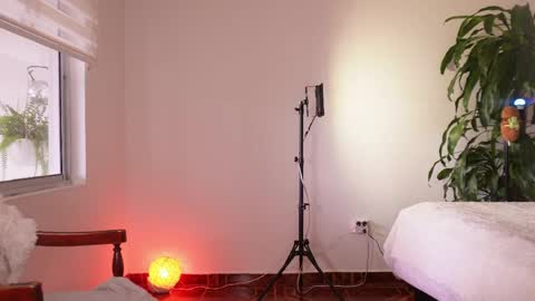 taylormichell online show from April 25, 2026, 7:55 pm