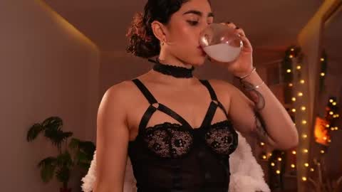 taylormichell online show from May 1, 2026, 6:34 pm