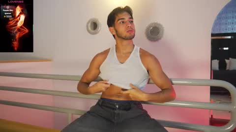 taylorsmiths_ online show from January 17, 2026, 4:06 am