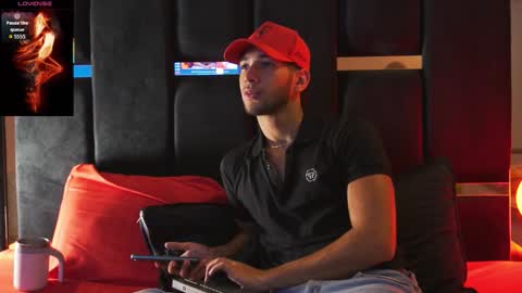 taylorsmiths_ online show from January 18, 2026, 3:54 am