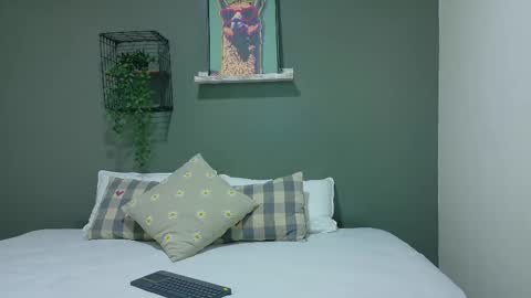 TAYLOR  online show from November 22, 2025, 11:42 am