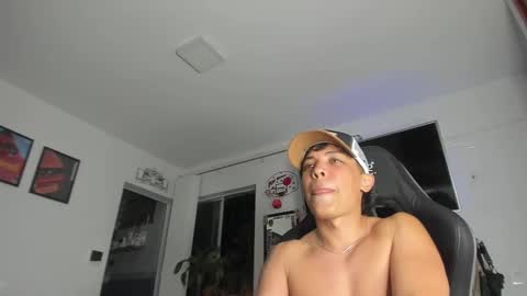 taylorsorf online show from November 7, 2025, 1:49 am