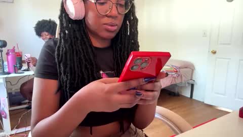 Snapshot of taylorsosweets chatting on May 4, 2026, 9:44 pm Taylor online show from May 4, 2026, 9:44 pm