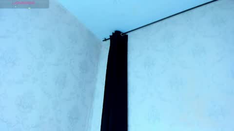 Tayra online show from May 4, 2026, 8:49 pm