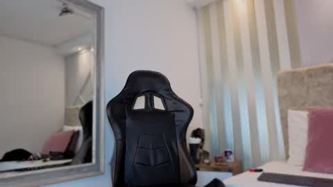 tayra online show from February 1, 2026, 6:17 pm