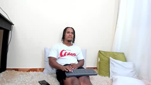 Snapshot of taysonysasha chatting on October 10, 2025, 10:20 pm ask for cum online show from October 10, 2025, 10:20 pm