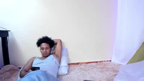 Snapshot of taysonysasha chatting on October 24, 2025, 8:27 pm ask for cum online show from October 24, 2025, 8:27 pm